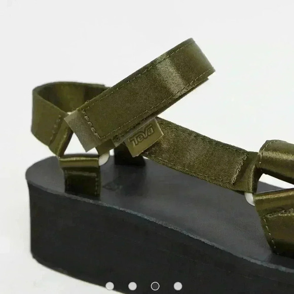 NWT Teva Women's Flatform Universal Sandal SZ 8, Black/Tan - Picture 4 of 7